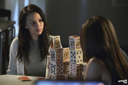  Pretty Little Liars - Episode 3.07 - Crazy - Promotional фото