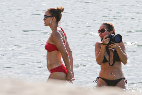  Wearing A Bikini At A ساحل سمندر, بیچ In Brazil [30 June 2012]