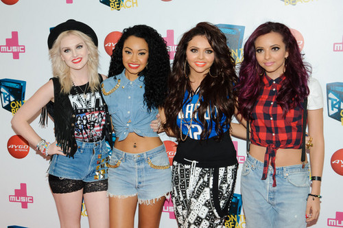  little mix at T4 on the समुद्र तट