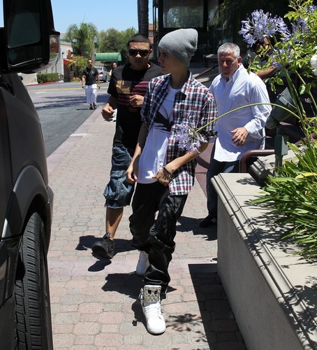  Justin leaving “Yamato” after getting sushi in Encino today.