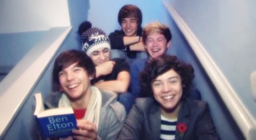  ♥ miss those five idiots on the stairs ♥