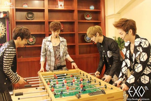  120627 EXO-M - Official Weibo update before EUA Recording