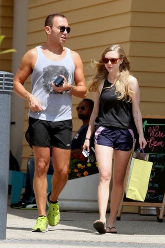  Amanda shows off her legs as she shops at Paper bron in Los Angeles [July 5]