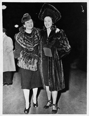  Jean Tierney And Her Mother