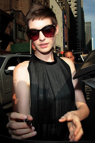  Anne Hathaway arriving for 'The Late toon with David Letterman'
