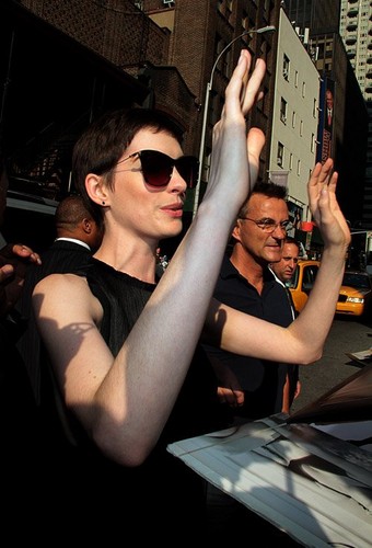  Anne Hathaway arriving for 'The Late Zeigen with David Letterman'