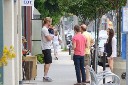 Chris Hemsworth Out With His Family