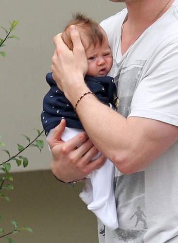  Chris Hemsworth Out With His Family