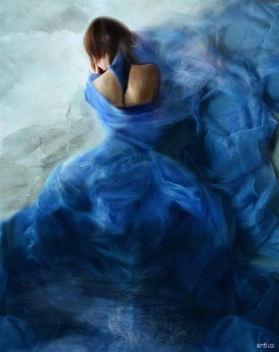  দিবাস্বপ্ন in Blue Dress