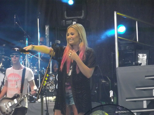  Demi Lovato - Live in Toronto (July 3, 2012)