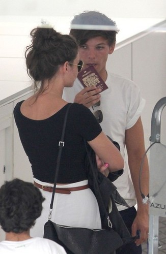  El and Lou at the airport