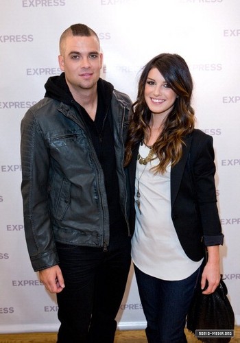 Express Grand Opening Celebration At The Pacific Centre In Vancouver