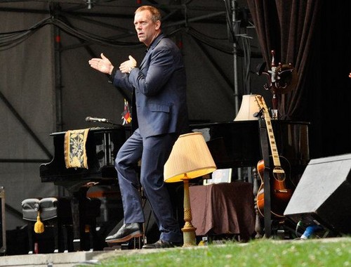  Hugh Laurie সঙ্গীতানুষ্ঠান at the "Stadtpark Freilichtbühne" - Hamburg 15.07.2012