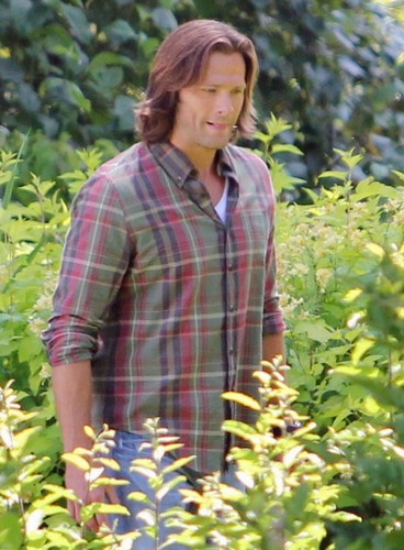  Jared on set of सूपरनॅचुरल – July 10th 2012