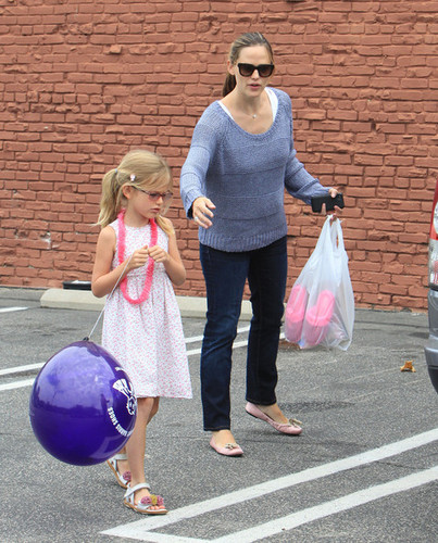 Jennifer Garner Has A Mommy/Daughter Day [July 13]