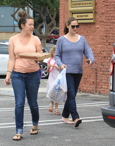  Jennifer Garner Has A Mommy/Daughter araw [July 13]