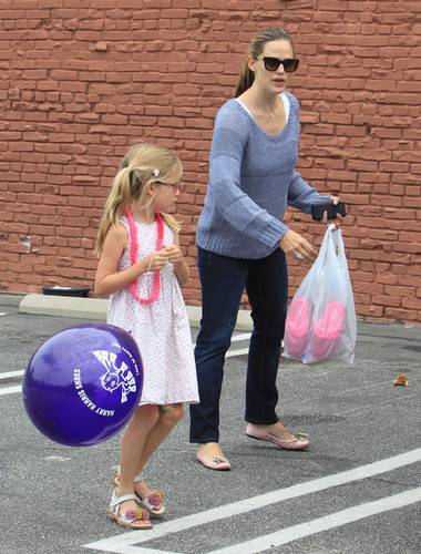  Jennifer Garner Has A Mommy/Daughter 日 [July 13]