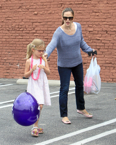 Jennifer Garner Has A Mommy/Daughter Day [July 13]