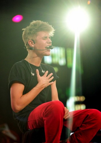  Justin Performing at एमटीवी World Stage live in Malaysia