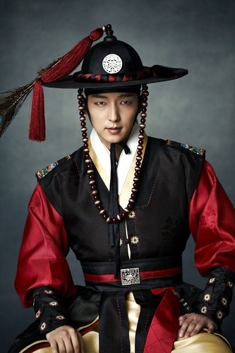  Lee Jun-ki (Arang and the Magistrate)