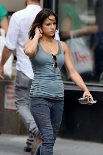  Michelle - Out for रात का खाना in New York City - July 02, 2012