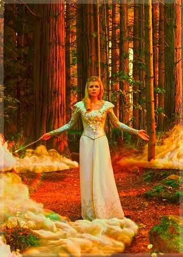  Michelle Williams as Glinda in "OZ: The Great and Powerful"