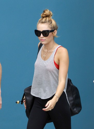  Miley Cyrus - At Winsor Pilates in West Hollywood [13th July]