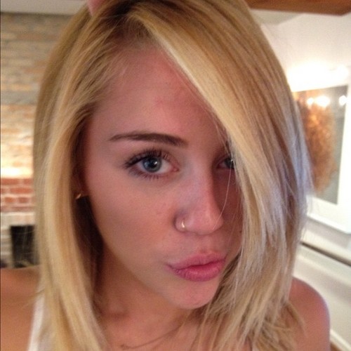  Miley Cyrus New Pic!