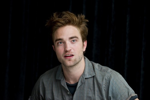 Photos of Rob at the "Twilight Saga: Breaking Dawn, part 2" press conference at SDCC 2012 {HQ}.