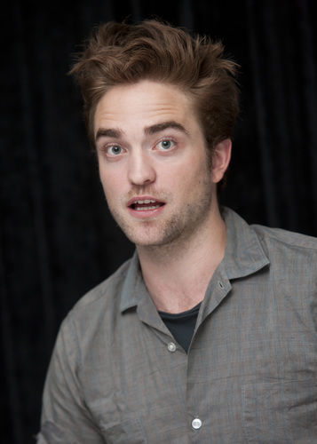  các bức ảnh of Rob at the "Twilight Saga: Breaking Dawn, part 2" press conference at SDCC 2012.