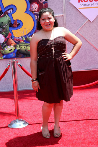  Premiere Of Walt Дисней Pictures' "Toy Story 3" - Arrivals