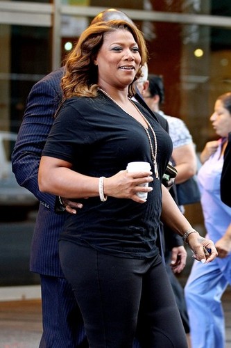  퀸 Latifah is spotted leaving her hotel in New York City carrying a coffee [July 11, 2012]