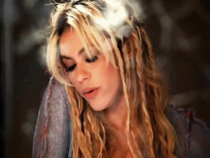  Shakira in 'Underneath Your Clothes' musique video