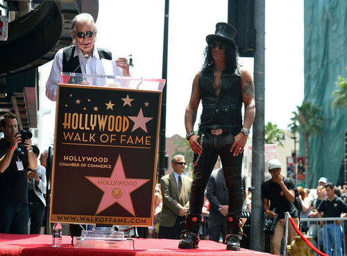  スラッシュ Honored On The Hollywood Walk Of Fame