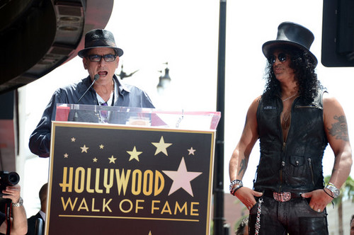  স্ল্যাশ Honored On The Hollywood Walk Of Fame