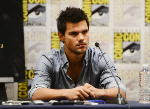  Taylor Lautner at San Diego Comic-con 2012