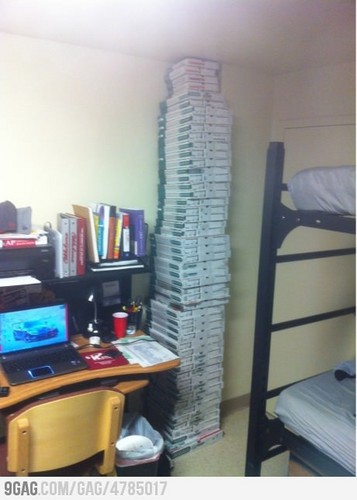  This dorm is 52 ピザ boxes tall.