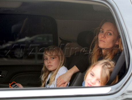  Vanessa Paradis, Lily-rose and Jack in L.A. 02/18/2010