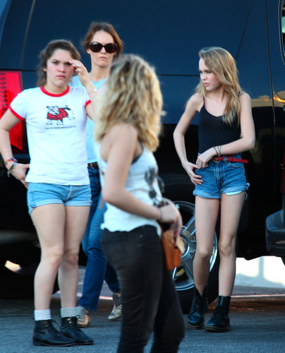  Vanessa Paradis & Lily-rose in Los Angeles 01.02.2012