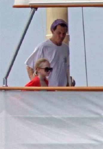  lily rose depp and family in porto rico