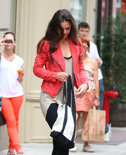  Katie Holmes Heads to Spin Class [July 18, 2012]