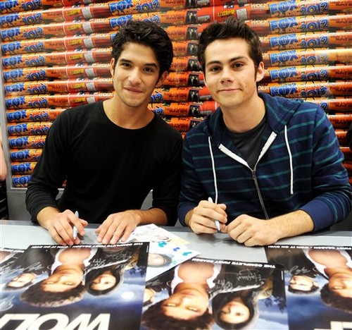  MTV's "Teen Wolf" चोटी, शीर्ष Cow Booth Signing at Comic-Con