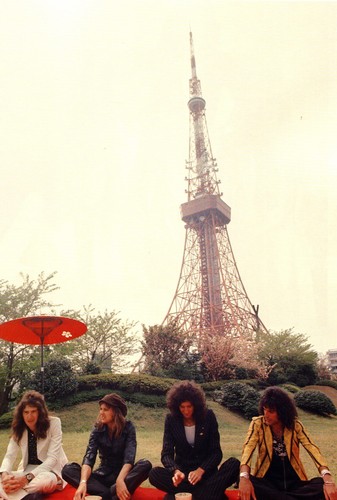  1975 - Queen in Япония