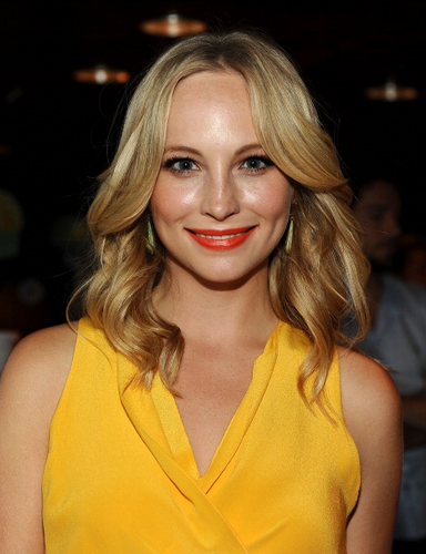  Candice at the Teen Choice Awards in LA - Green Room {22/07/12}.