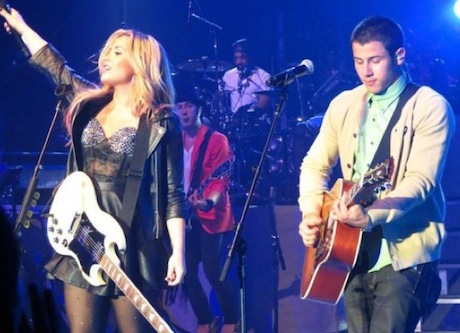  Demi Lovato and Nick Jonas 2012 সঙ্গীতানুষ্ঠান