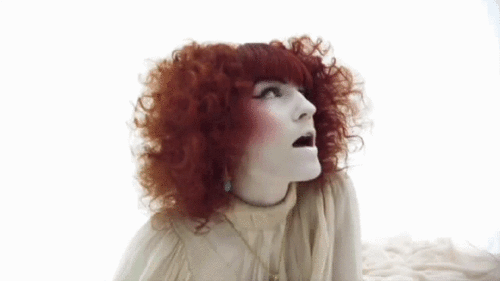  Florence Welch in 'Dog Days Are Over' 음악 video