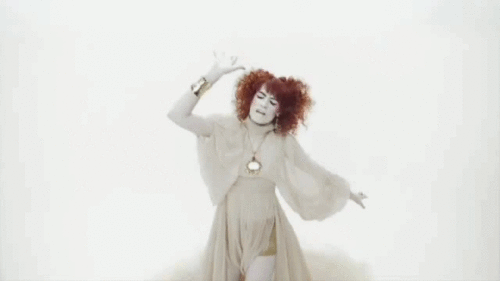  Florence Welch in 'Dog Days Are Over' 音乐 video