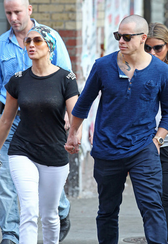  Jennifer Lopez and Casper Smart Have dîner in NYC [July 22, 2012]