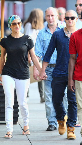 Jennifer Lopez and Casper Smart Have Dinner in NYC [July 22, 2012]