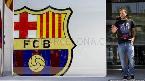  Jordi Alba arrives at the club offices